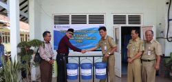 Serah Terima Bantuan Tempat Sampah Kepada KADIN Perkim LH Kebumen