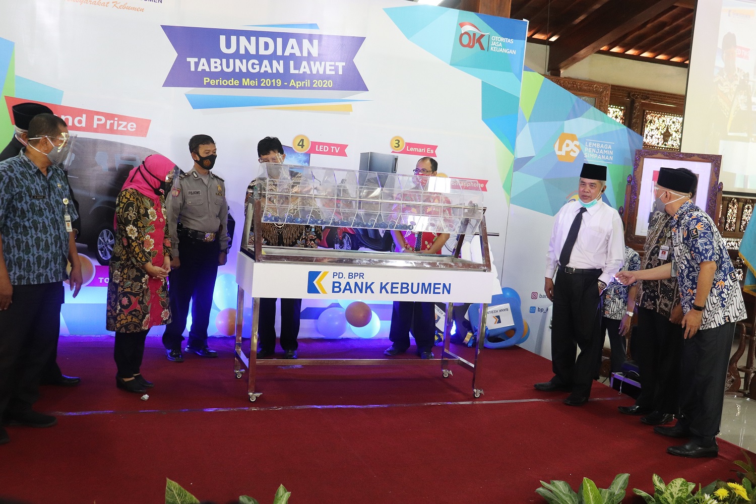 PENARIKAN UNDIAN TABUNGAN LAWET OLEH BUPATI KEBUMEN